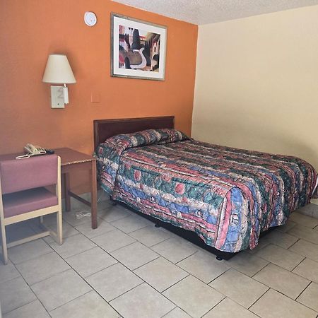 Carpet Inn Опеліка Екстер'єр фото