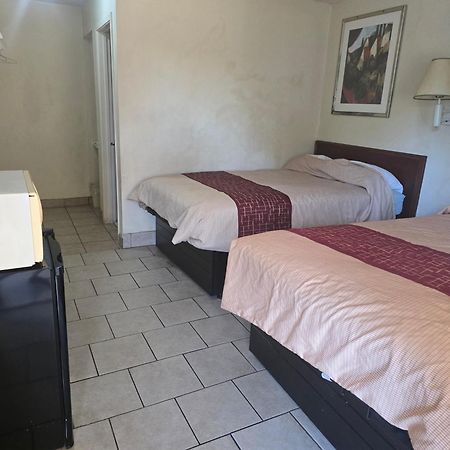 Carpet Inn Опеліка Екстер'єр фото