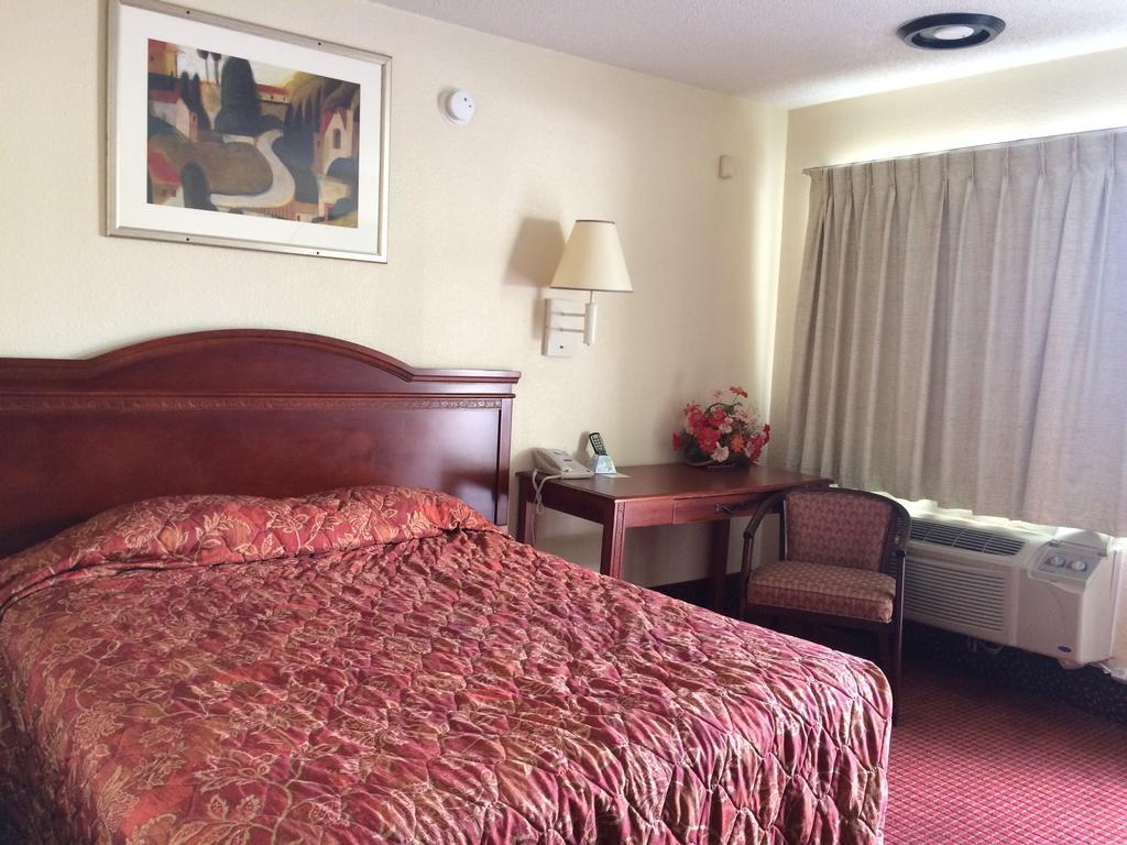 Carpet Inn Опеліка Екстер'єр фото