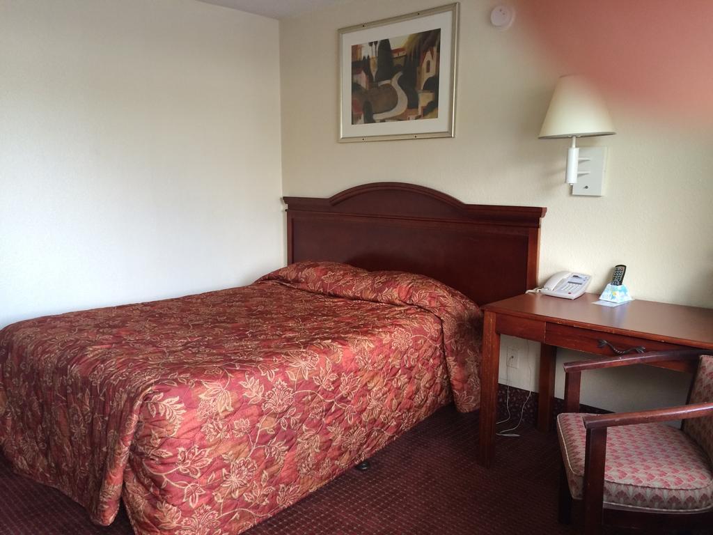 Carpet Inn Опеліка Екстер'єр фото