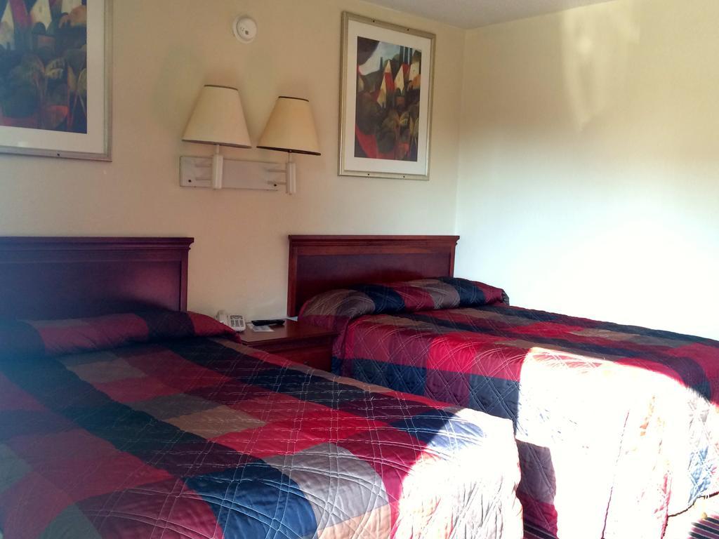 Carpet Inn Опеліка Екстер'єр фото