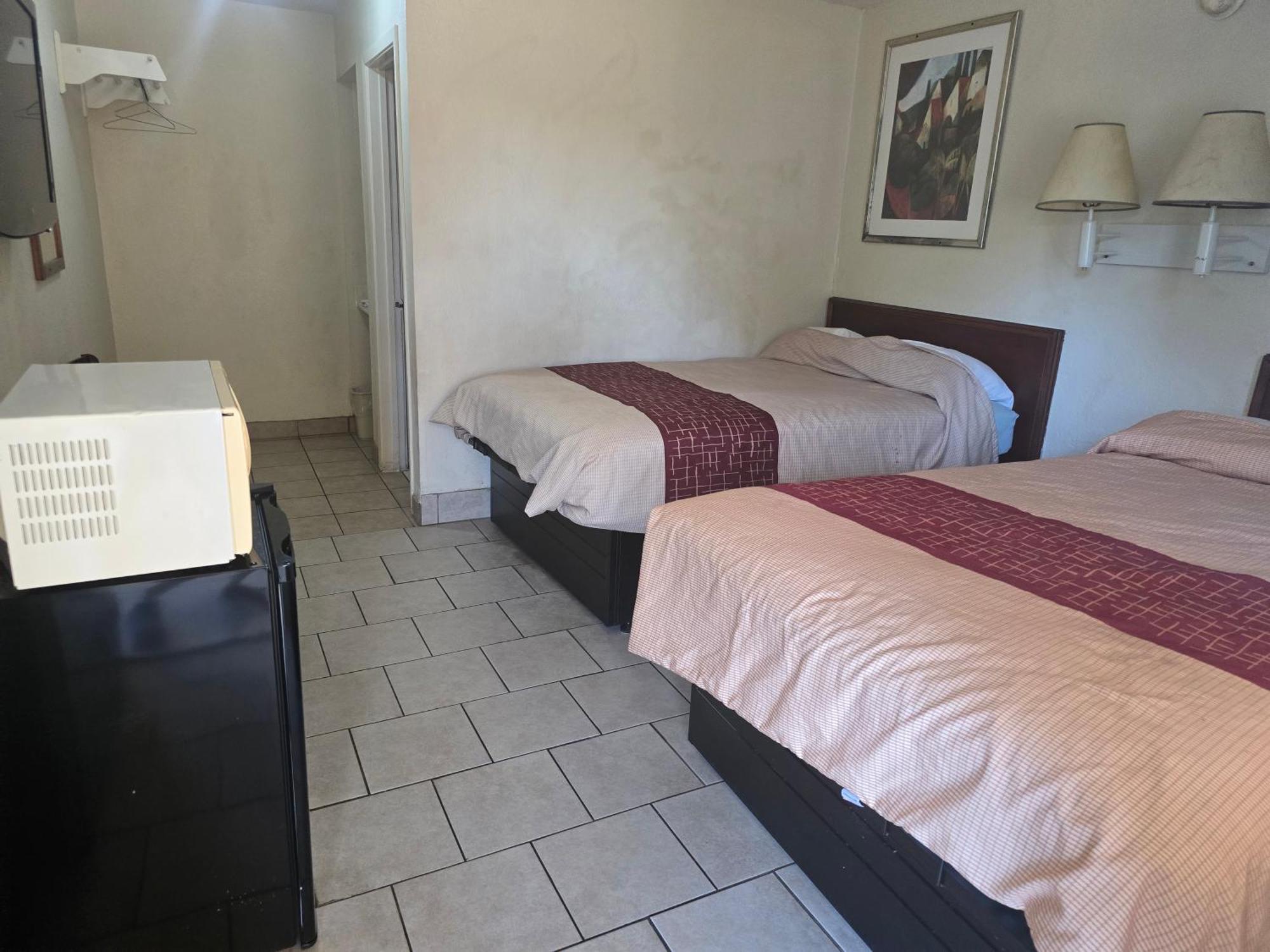 Carpet Inn Опеліка Екстер'єр фото