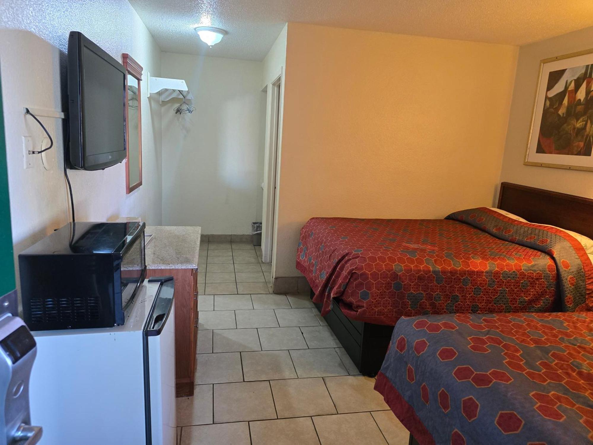Carpet Inn Опеліка Екстер'єр фото