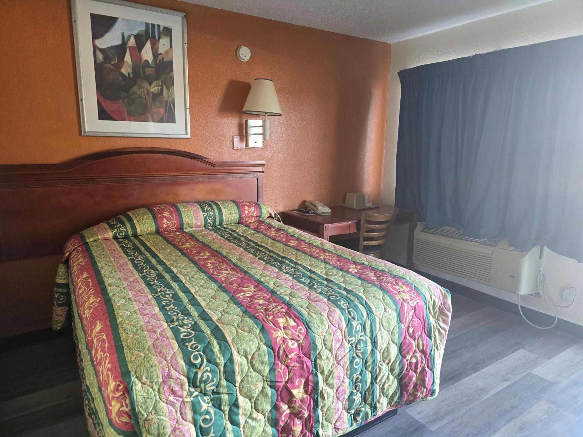 Carpet Inn Опеліка Екстер'єр фото