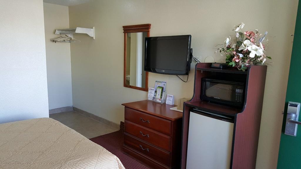 Carpet Inn Опеліка Екстер'єр фото