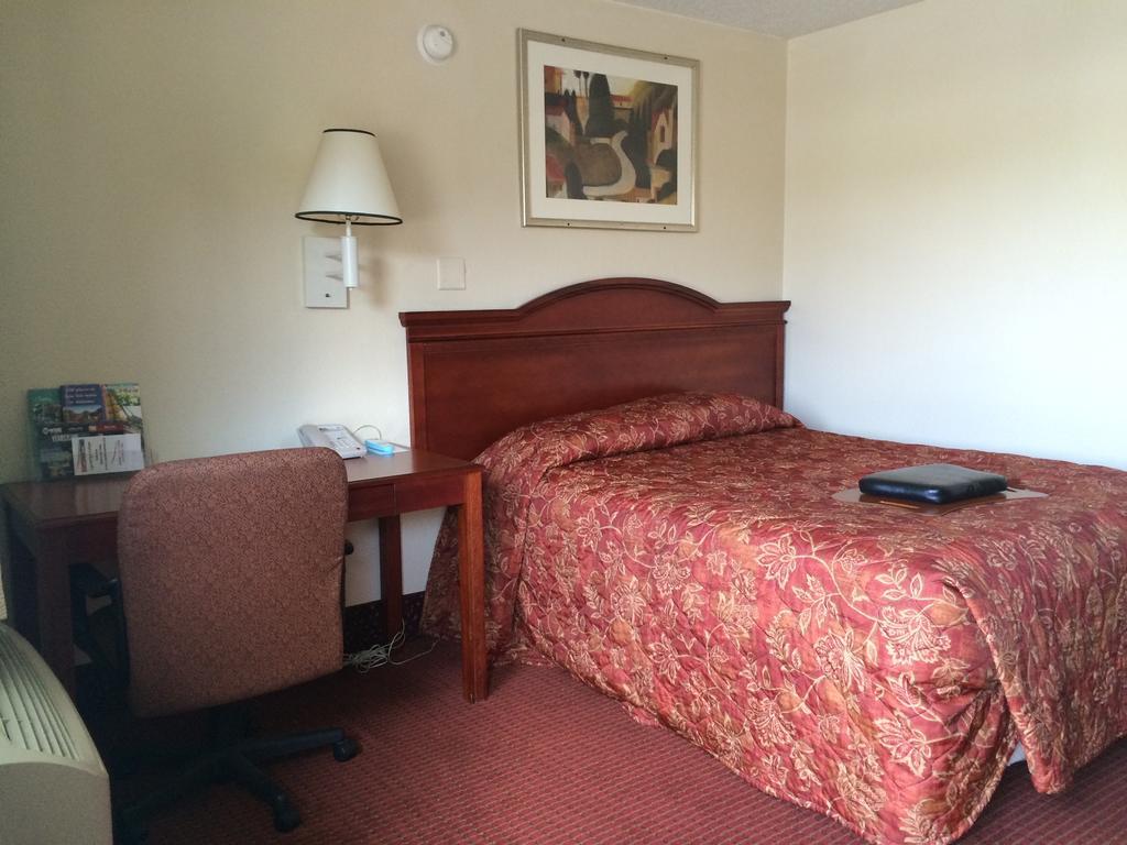Carpet Inn Опеліка Екстер'єр фото