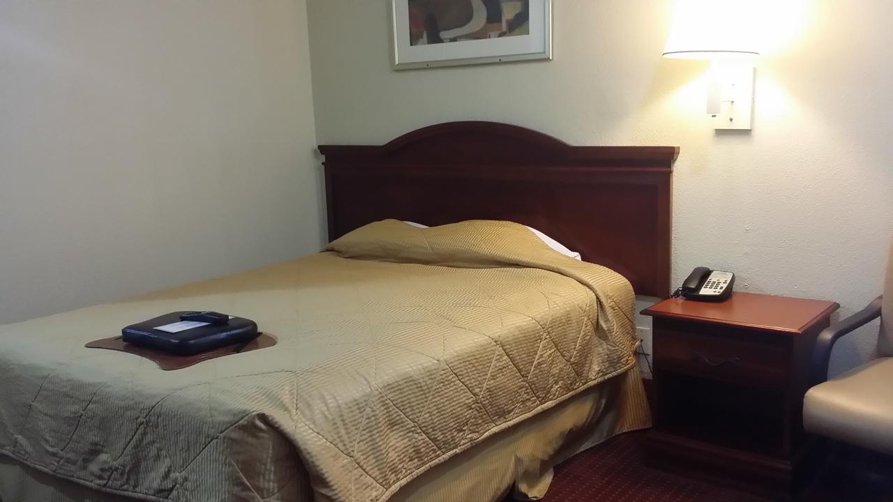 Carpet Inn Опеліка Екстер'єр фото