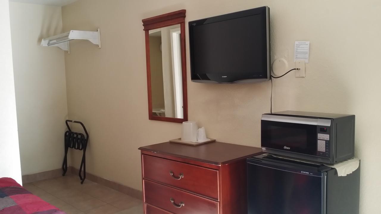 Carpet Inn Опеліка Екстер'єр фото